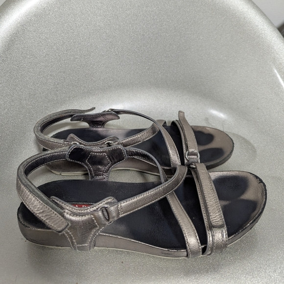 PRADA Leather Strap Sandals Womens Sz. 38 (7.5 ) - Picture 5 of 10